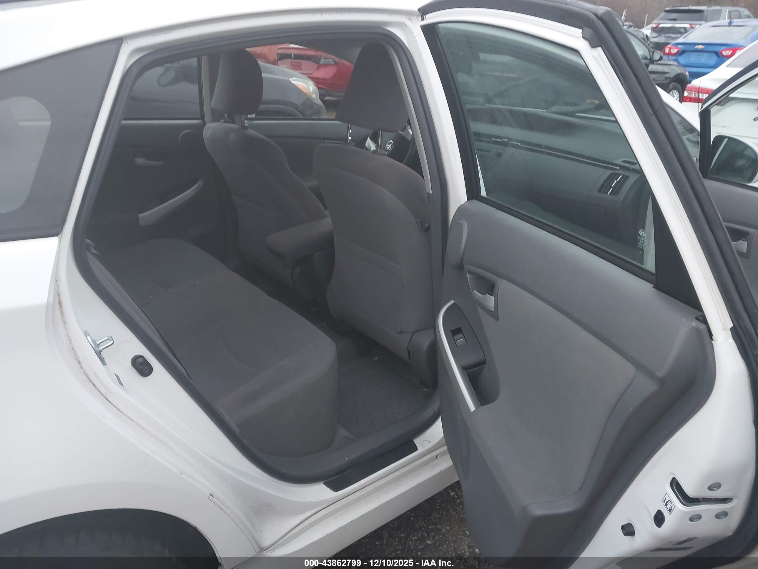 2011 Toyota Prius Three White vin: JTDKN3DU4B5339536