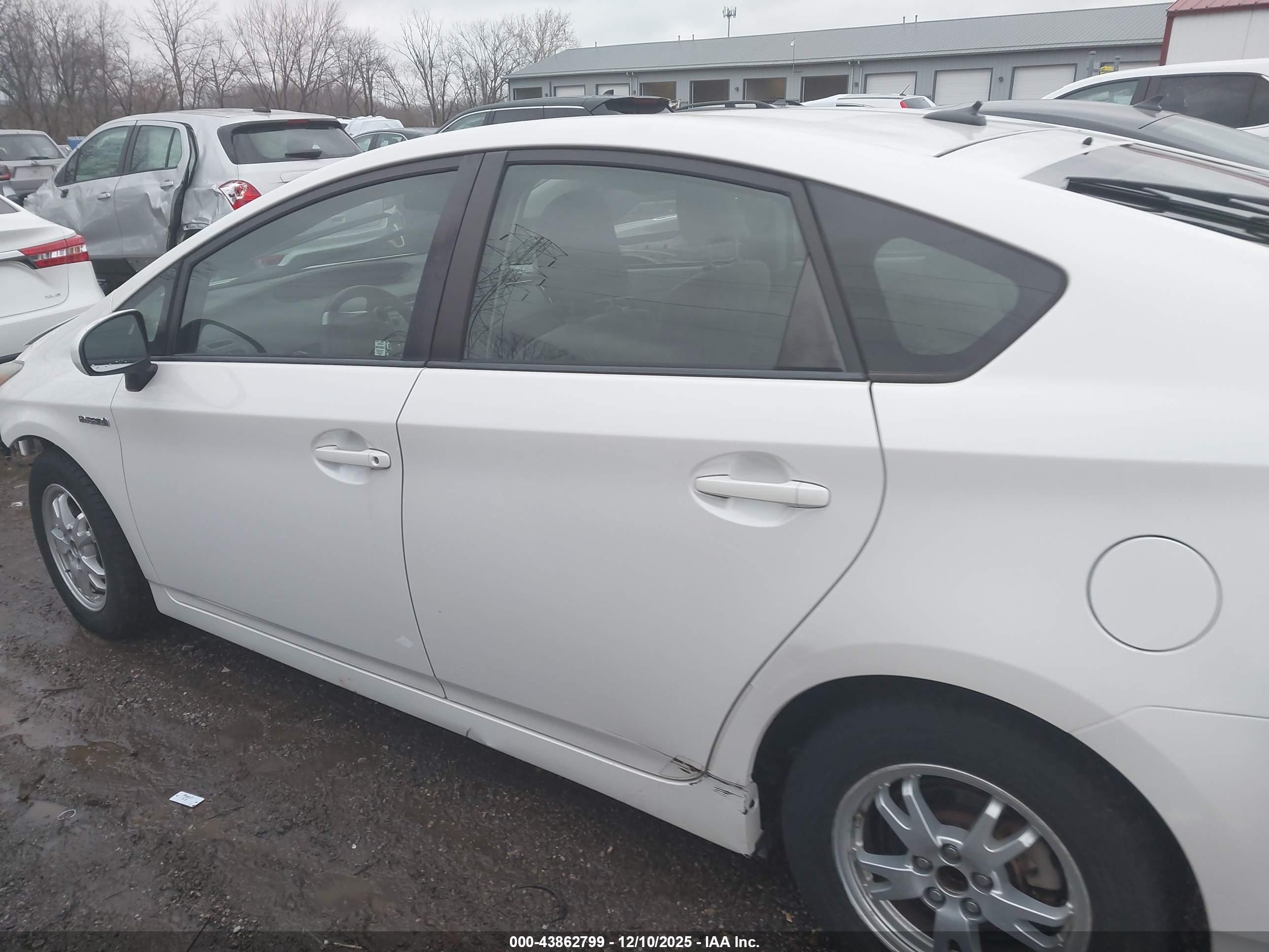 2011 Toyota Prius Three White vin: JTDKN3DU4B5339536