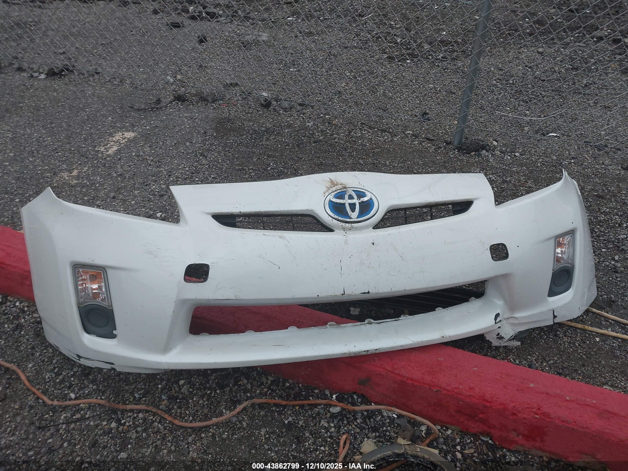 2011 Toyota Prius Three White vin: JTDKN3DU4B5339536