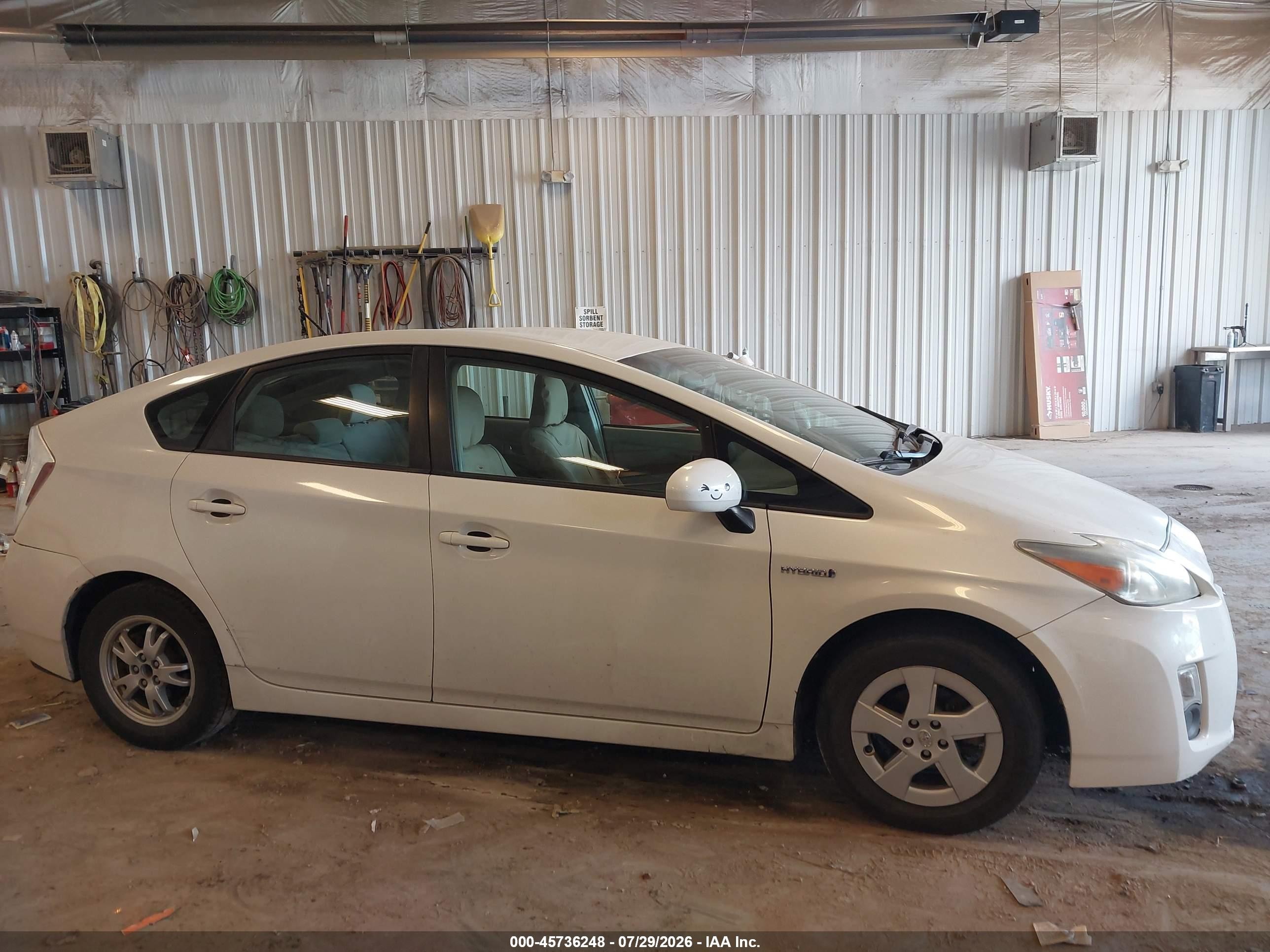 2011 Toyota Prius Three White vin: JTDKN3DU4B5347359