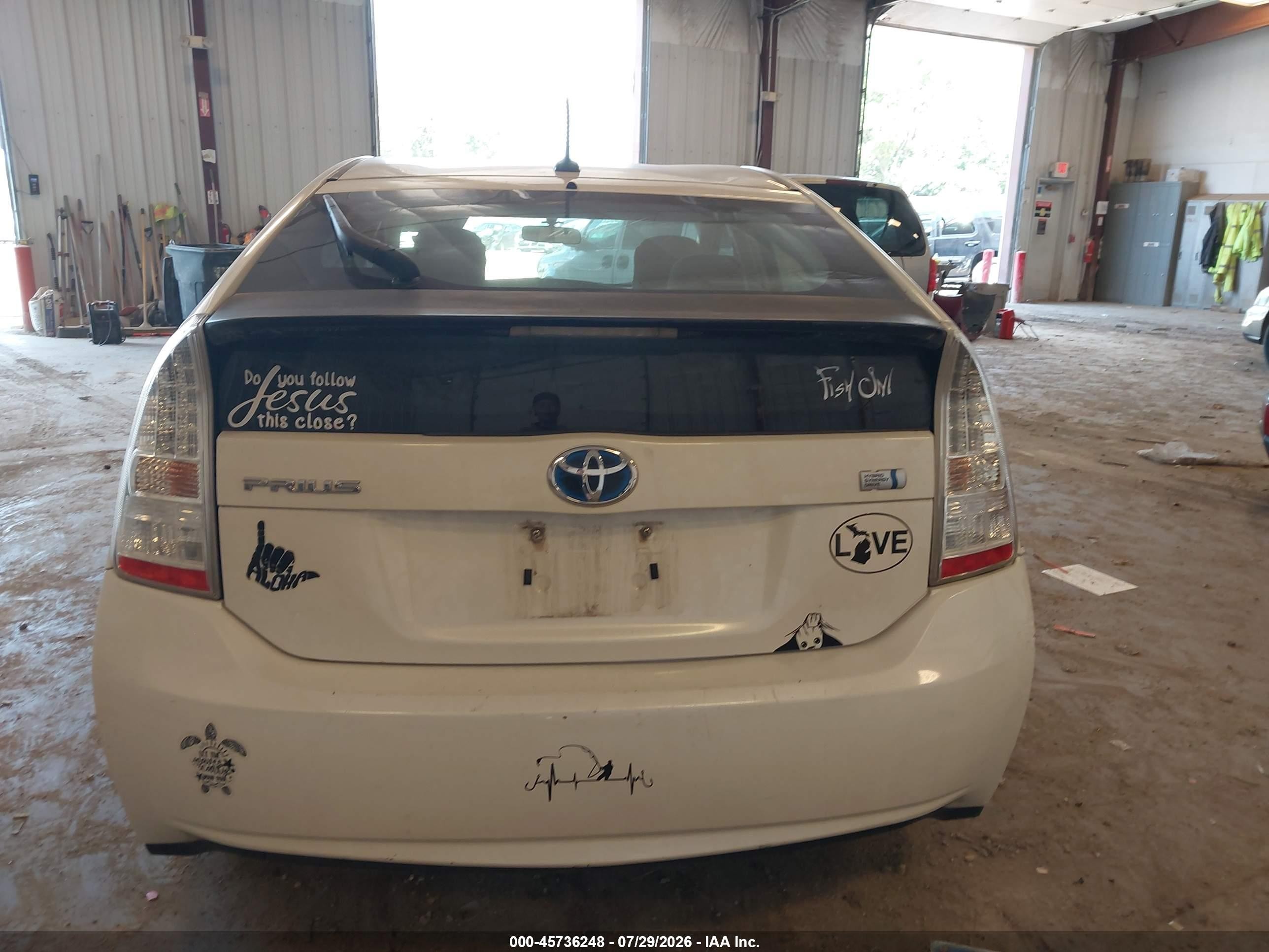 2011 Toyota Prius Three White vin: JTDKN3DU4B5347359