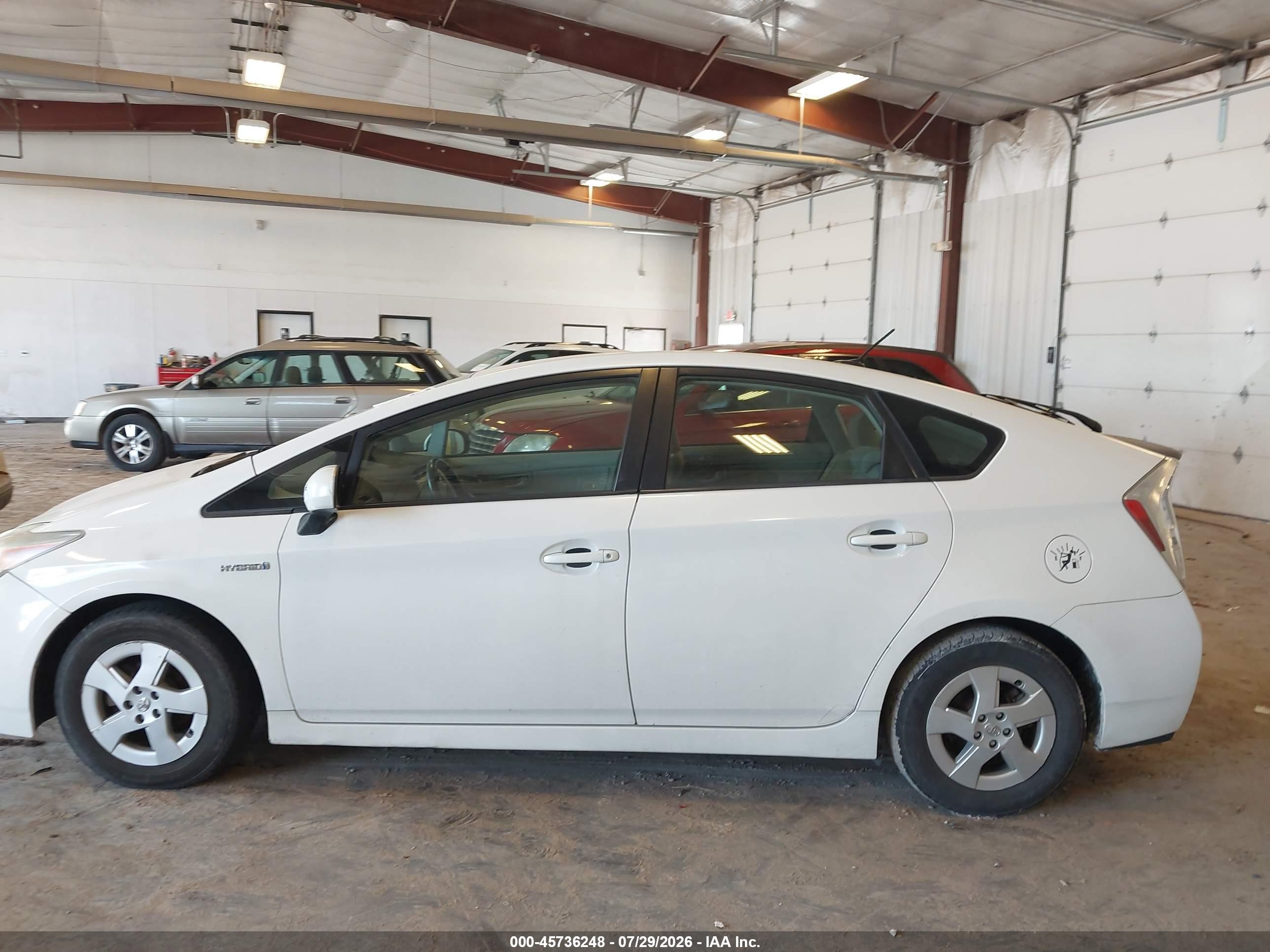 2011 Toyota Prius Three White vin: JTDKN3DU4B5347359