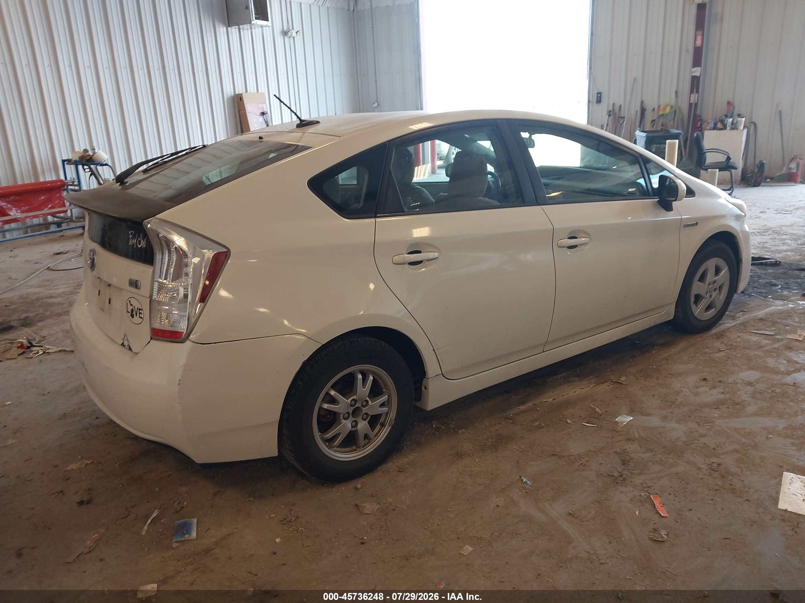 2011 Toyota Prius Three White vin: JTDKN3DU4B5347359