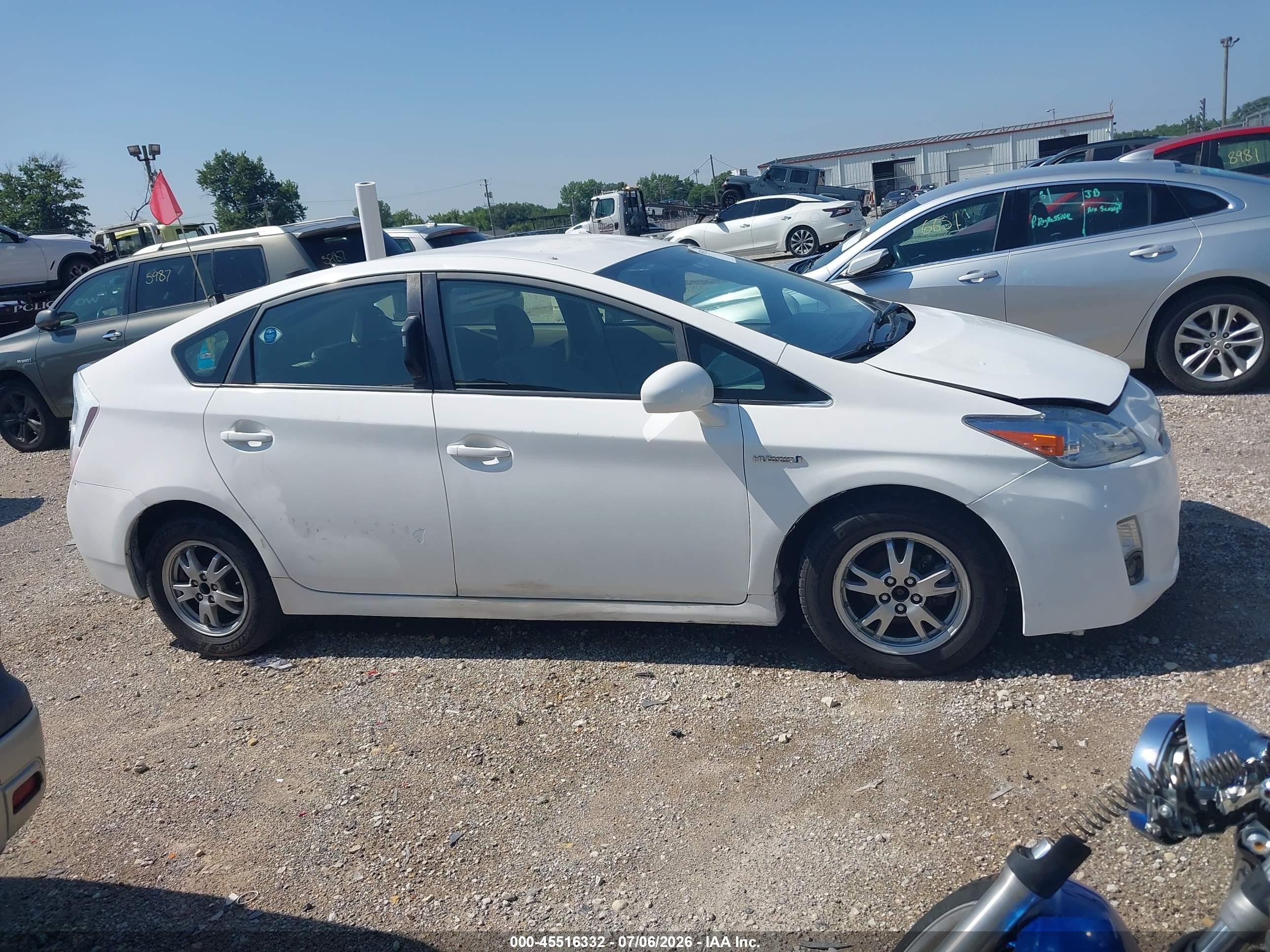2011 Toyota Prius Two White vin: JTDKN3DU4B5370155