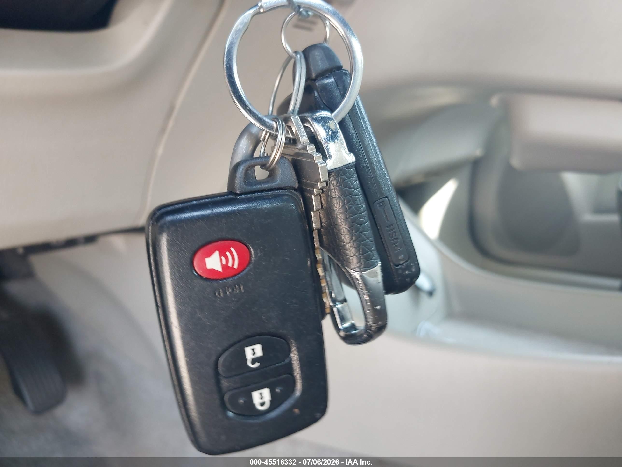 2011 Toyota Prius Two White vin: JTDKN3DU4B5370155