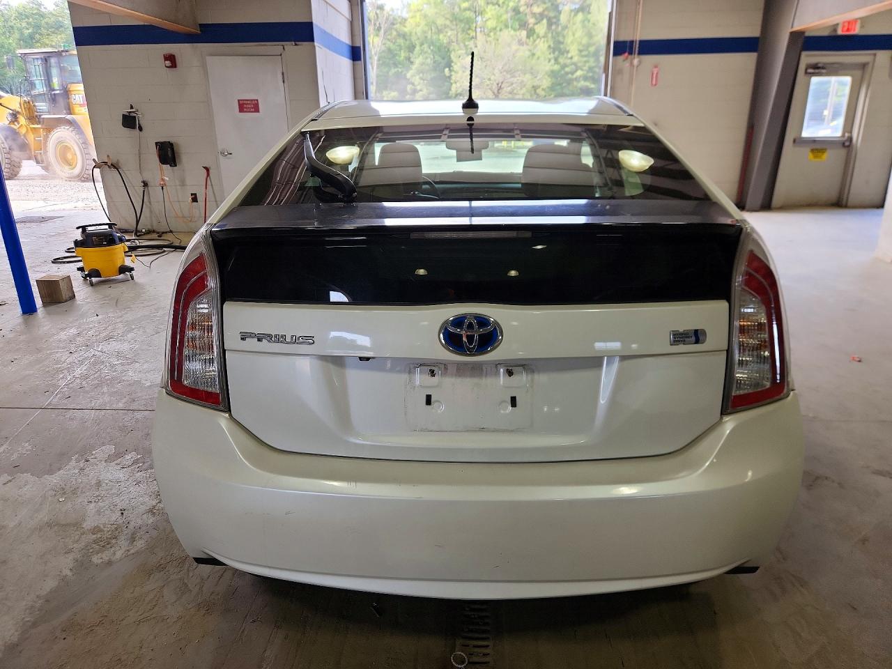 2013 Toyota Prius Four White vin: JTDKN3DU4D0341707