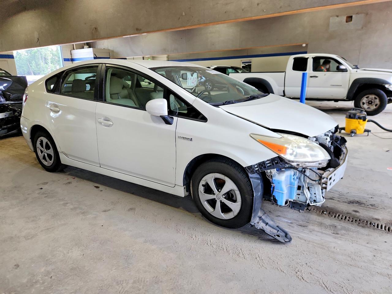 2013 Toyota Prius Four White vin: JTDKN3DU4D0341707