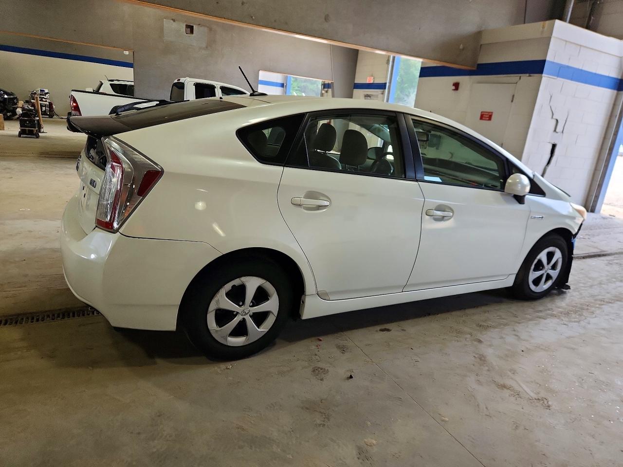 2013 Toyota Prius Four White vin: JTDKN3DU4D0341707
