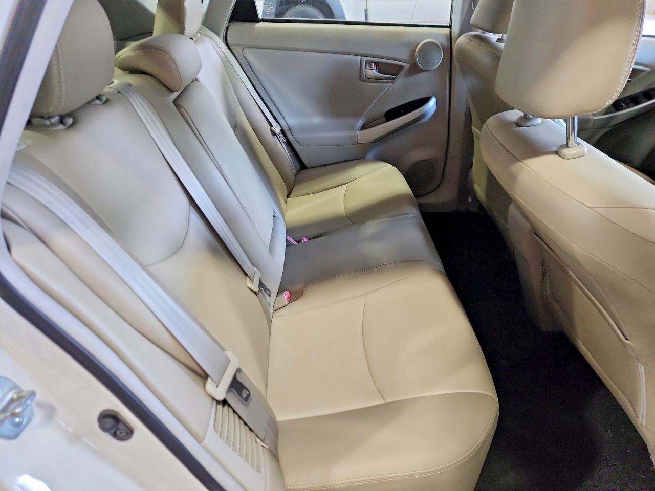 2013 Toyota Prius Four White vin: JTDKN3DU4D0341707