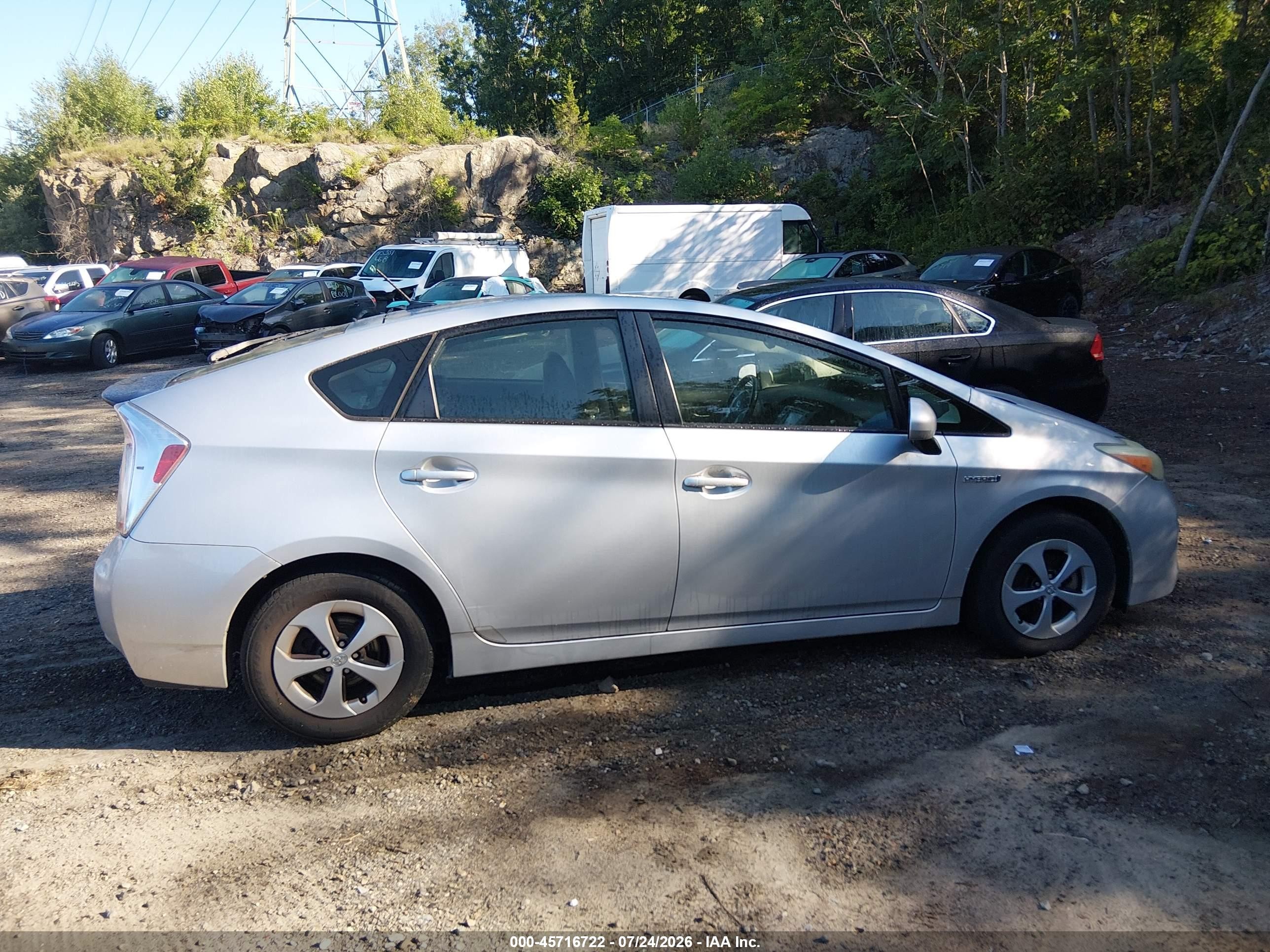 2013 Toyota Prius Four Серебряный vin: JTDKN3DU4D0345773