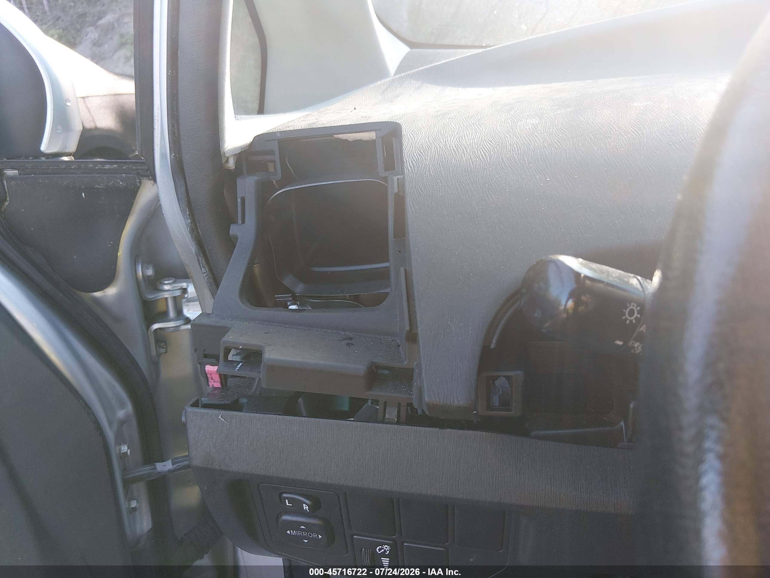 2013 Toyota Prius Four Серебряный vin: JTDKN3DU4D0345773