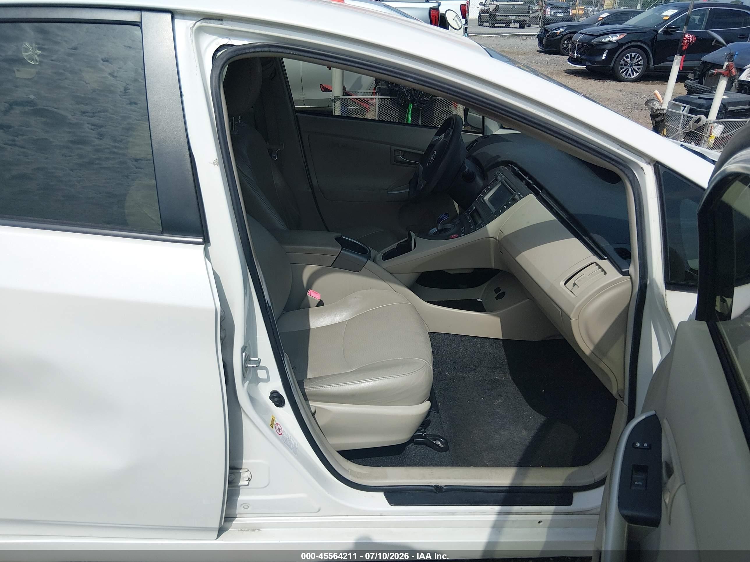 2013 Toyota Prius Three Белый vin: JTDKN3DU4D1720930