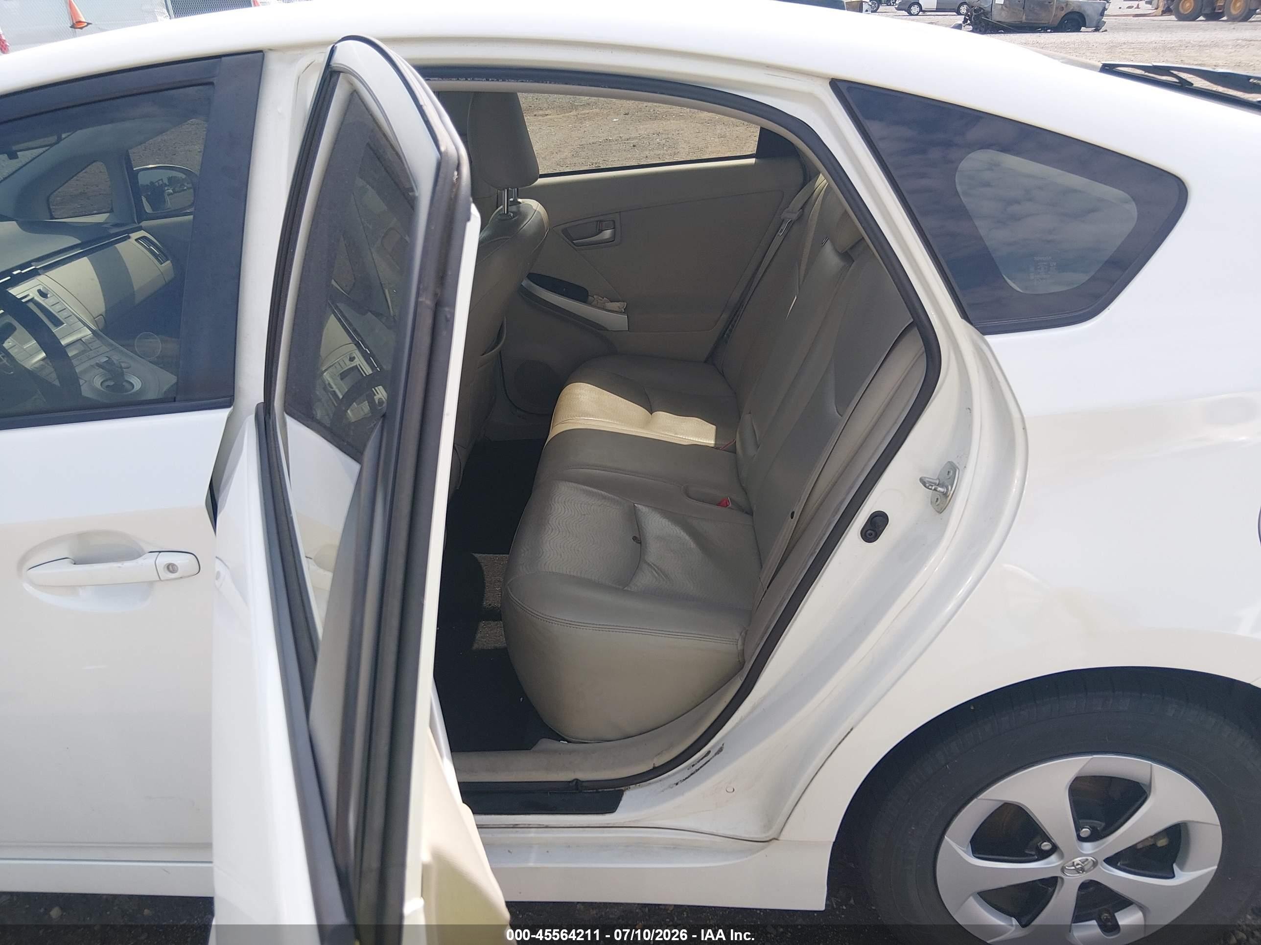 2013 Toyota Prius Three Белый vin: JTDKN3DU4D1720930