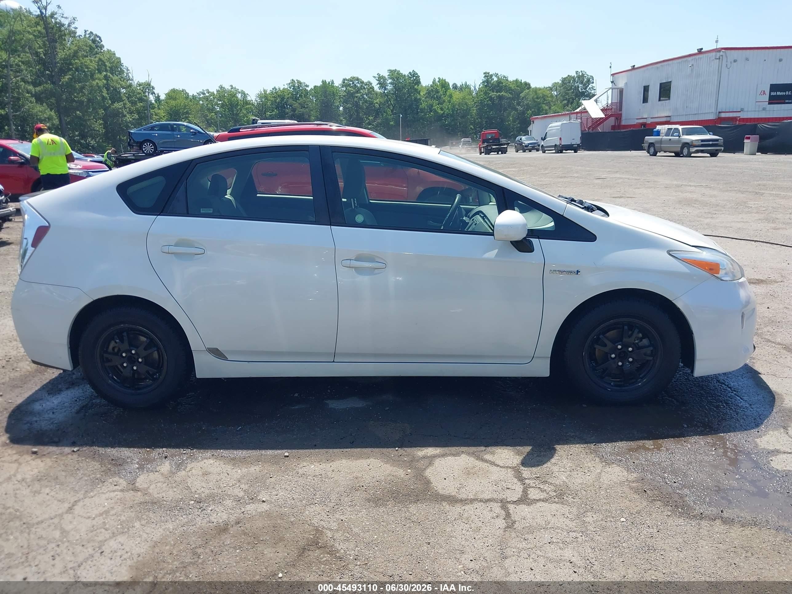 2013 Toyota Prius Two Белый vin: JTDKN3DU4D5542901