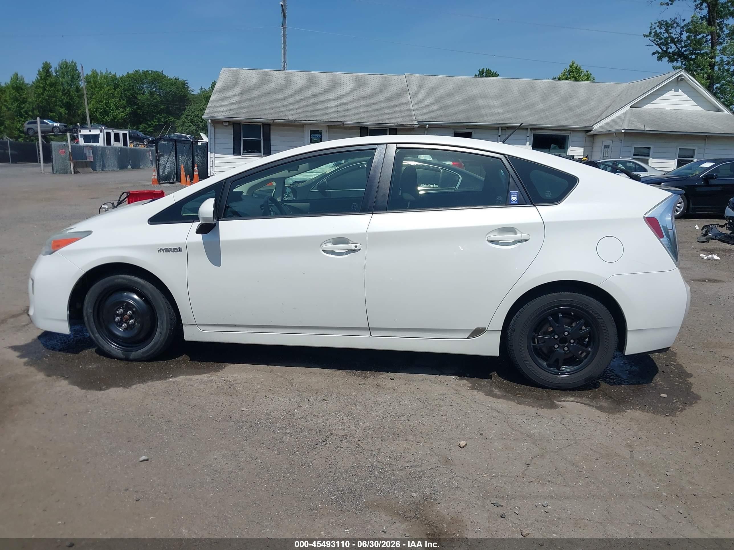 2013 Toyota Prius Two Белый vin: JTDKN3DU4D5542901