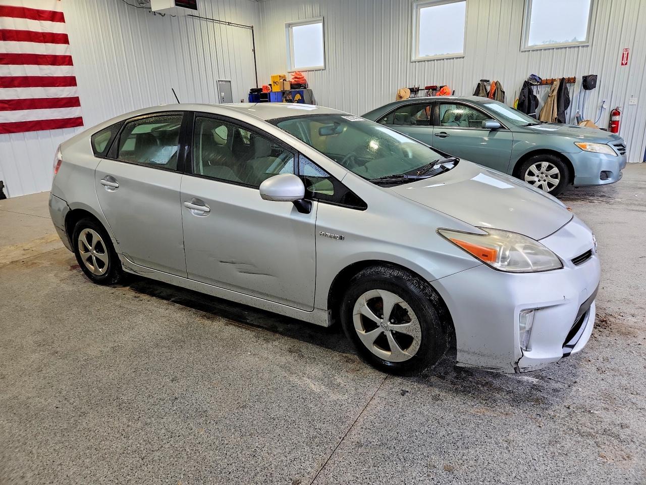 2013 Toyota Prius Three Silver vin: JTDKN3DU4D5542932