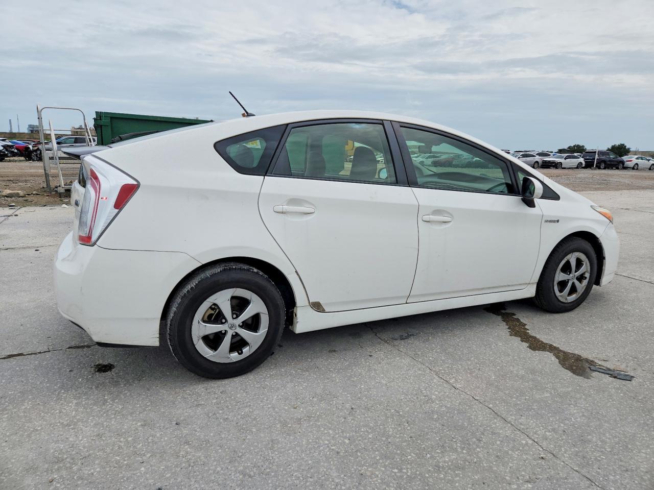 2013 Toyota Prius Two White vin: JTDKN3DU4D5574795