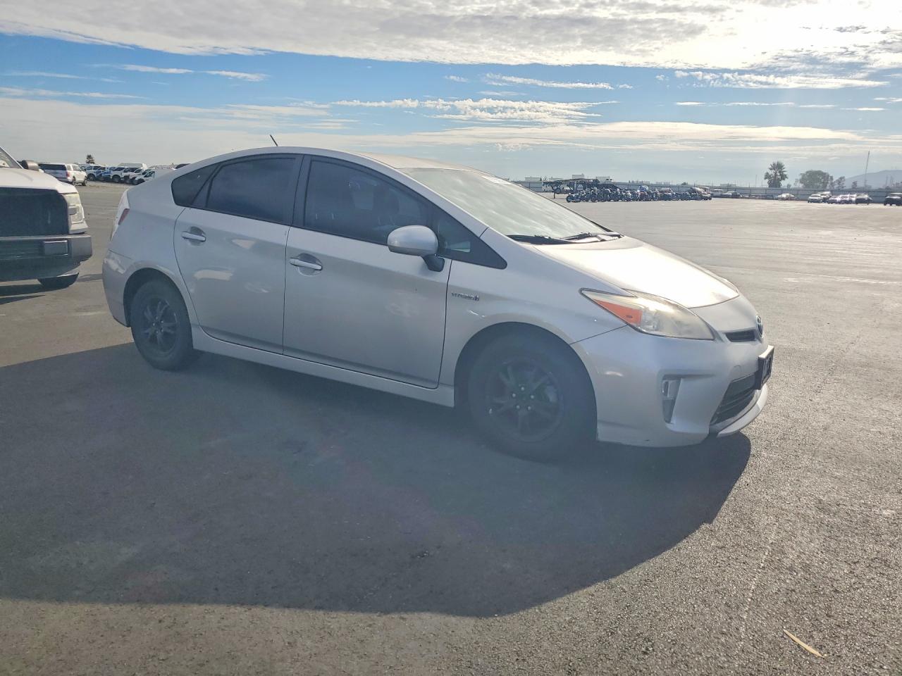 2013 Toyota Prius Three Silver vin: JTDKN3DU4D5586834