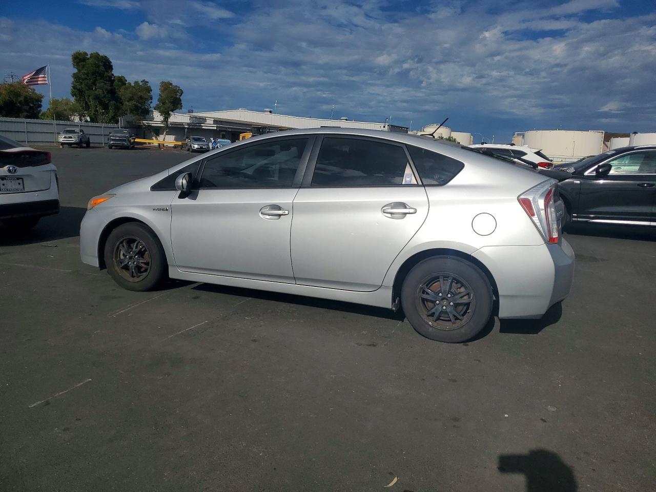 2013 Toyota Prius Three Silver vin: JTDKN3DU4D5586834