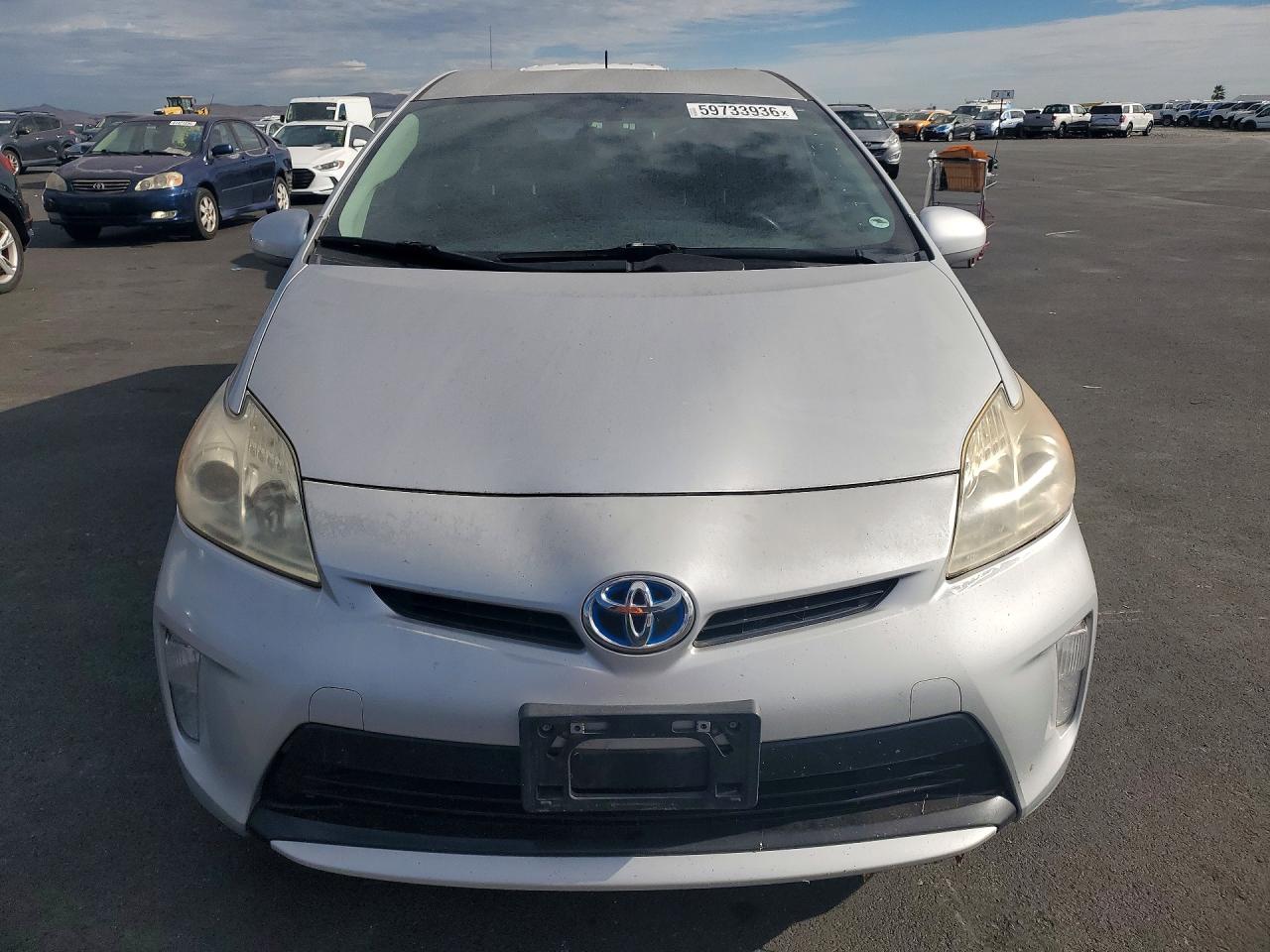 2013 Toyota Prius Three Silver vin: JTDKN3DU4D5586834