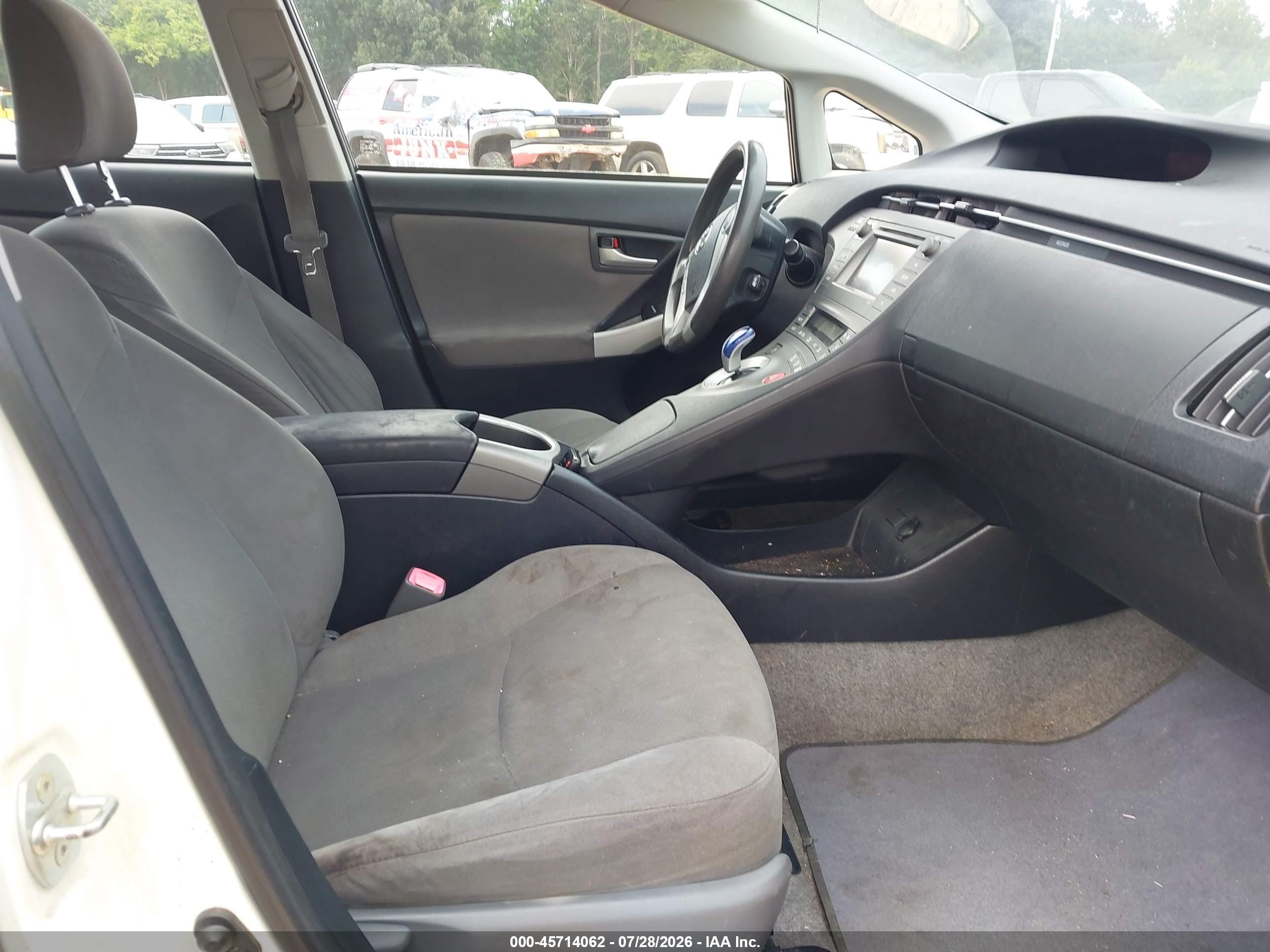 2013 Toyota Prius Two Белый vin: JTDKN3DU4D5596330
