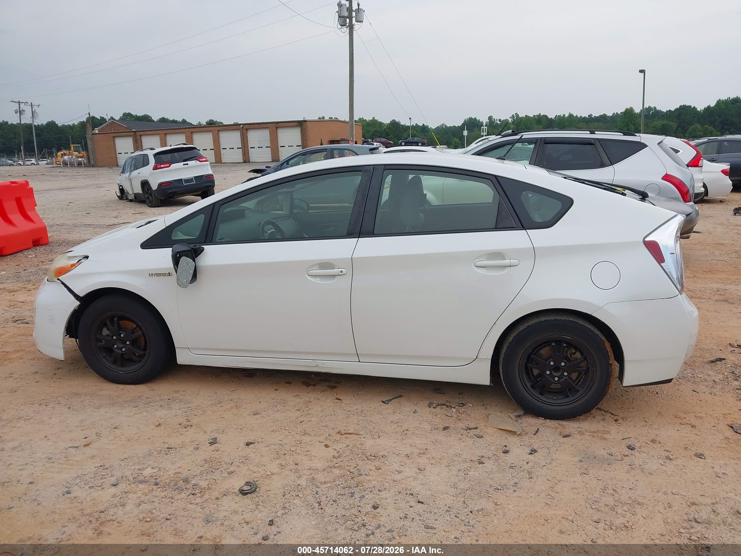 2013 Toyota Prius Two Белый vin: JTDKN3DU4D5596330