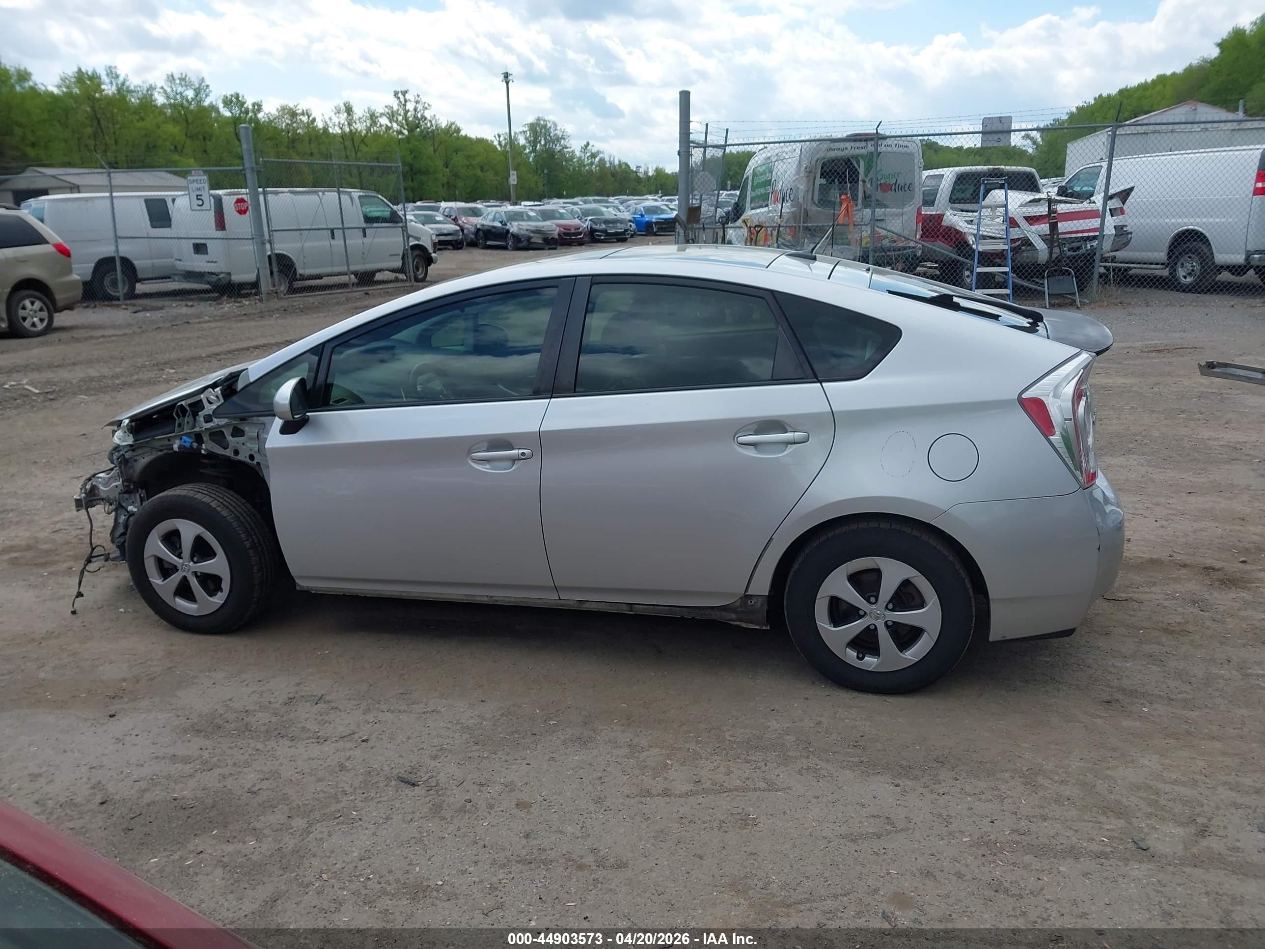 2013 Toyota Prius Three Серебряный vin: JTDKN3DU4D5596408