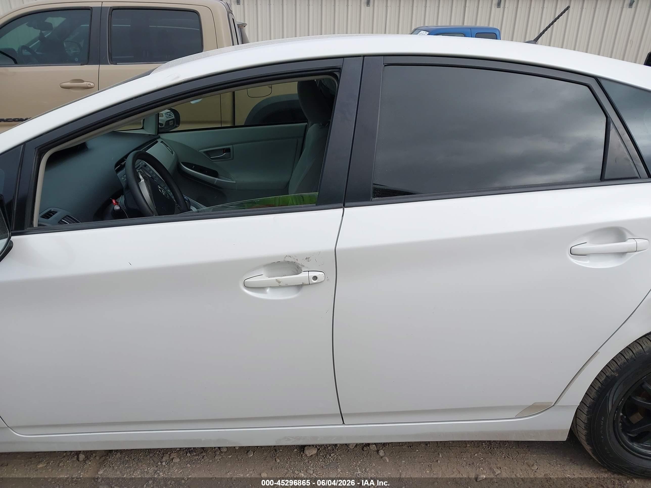 2013 Toyota Prius Two White vin: JTDKN3DU4D5629035
