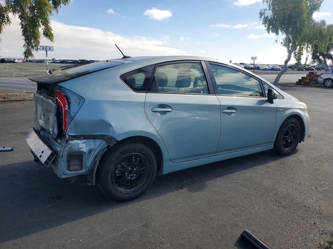 2013 Toyota Prius Three Синий vin: JTDKN3DU4D5646207