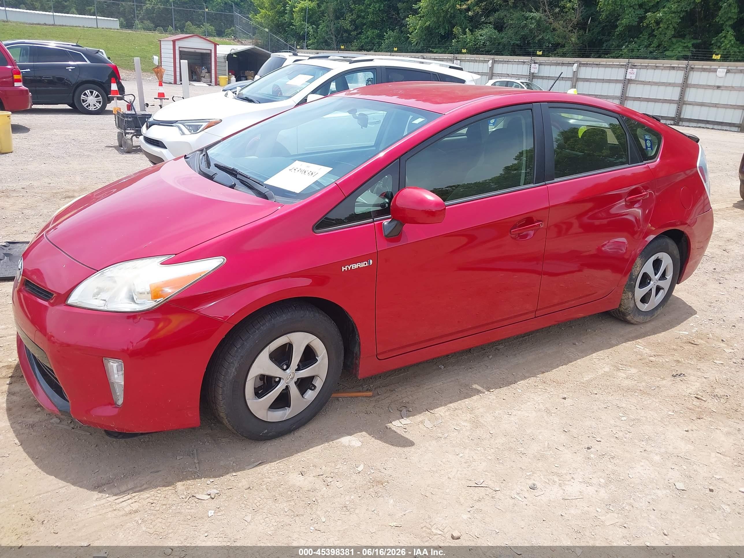 2014 Toyota Prius Two Красный vin: JTDKN3DU4E0359402