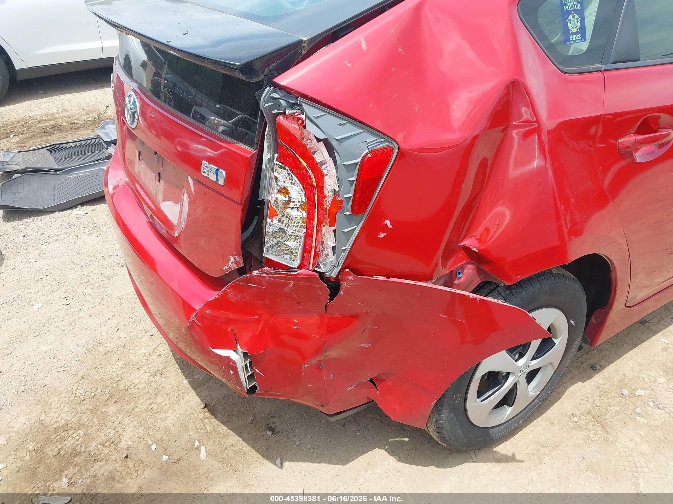 2014 Toyota Prius Two Красный vin: JTDKN3DU4E0359402