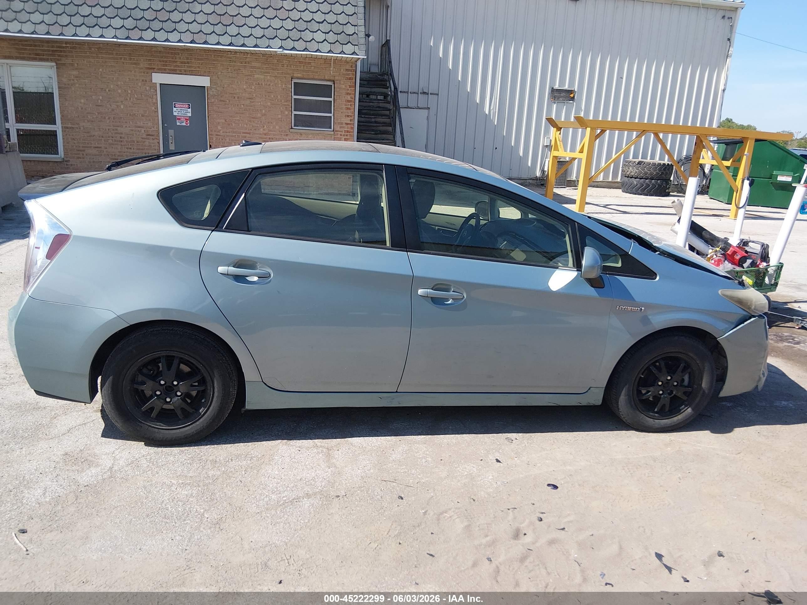 2014 Toyota Prius   Blue vin: JTDKN3DU4E1746932