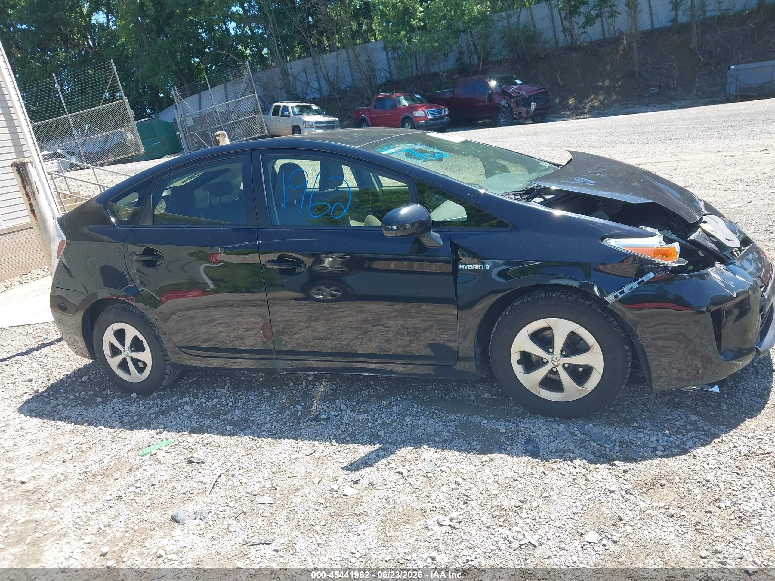 2015 Toyota Prius Two Черный vin: JTDKN3DU4F0397987