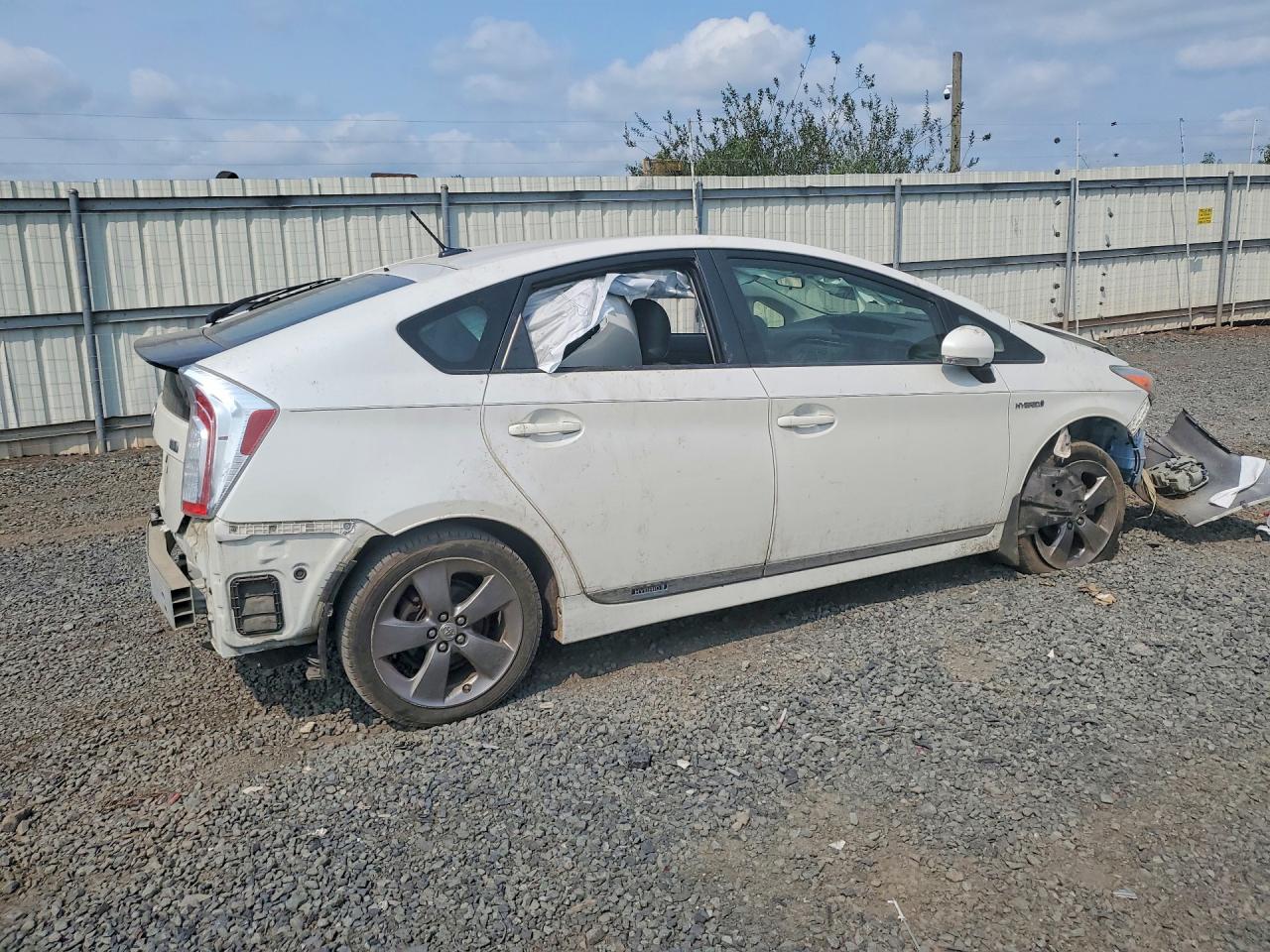 2015 Toyota Prius Persona Series White vin: JTDKN3DU4F0399352