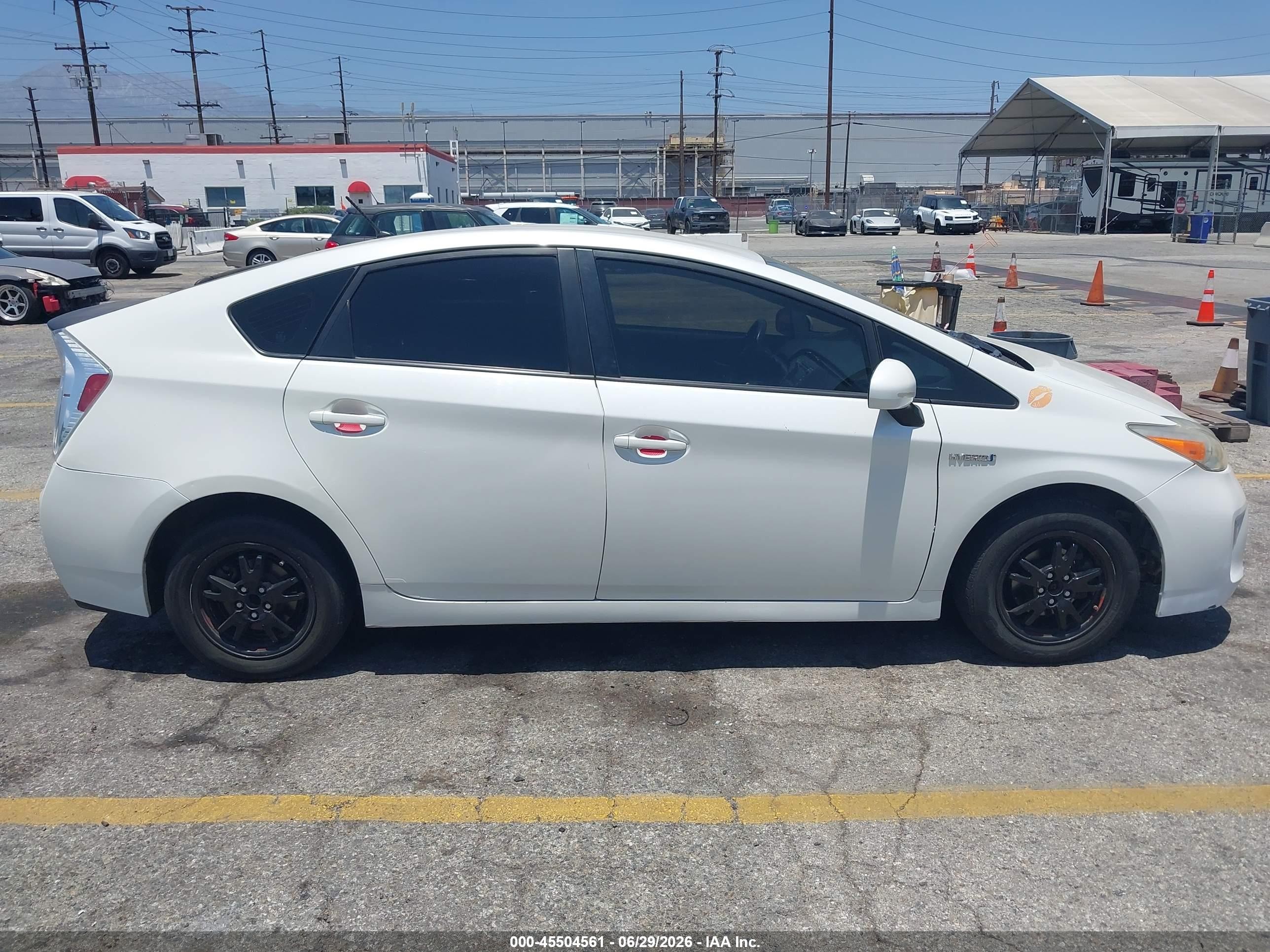 2015 Toyota Prius Two White vin: JTDKN3DU4F0415016