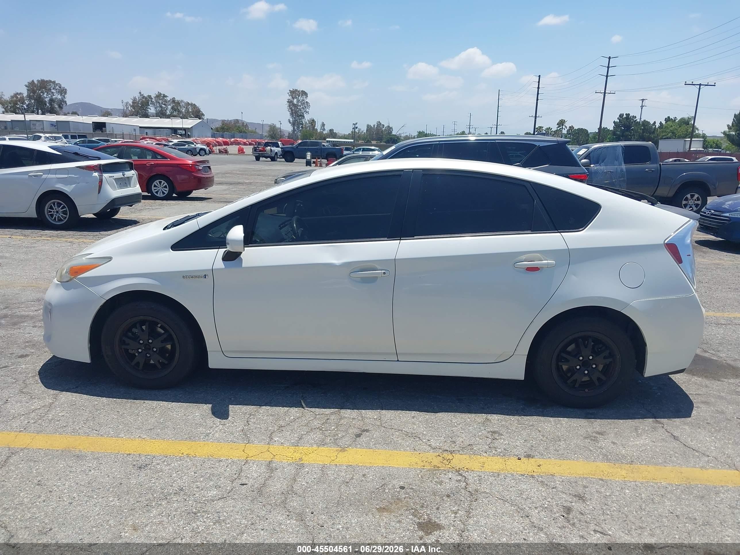 2015 Toyota Prius Two White vin: JTDKN3DU4F0415016