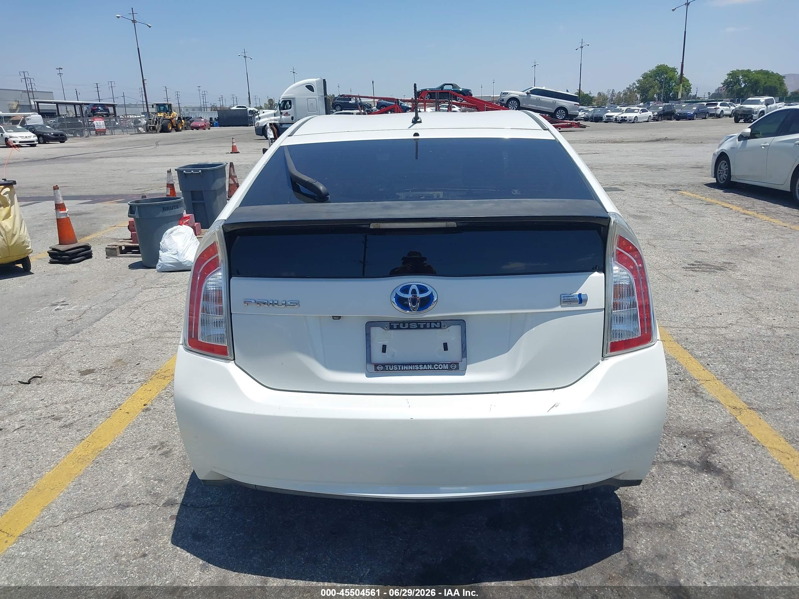2015 Toyota Prius Two White vin: JTDKN3DU4F0415016