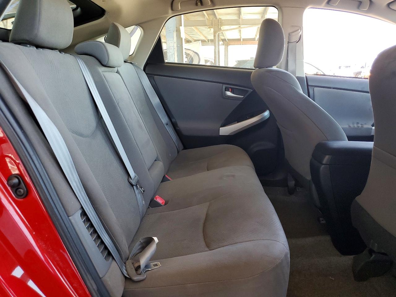 2015 Toyota Prius Three Burgundy vin: JTDKN3DU4F0417428