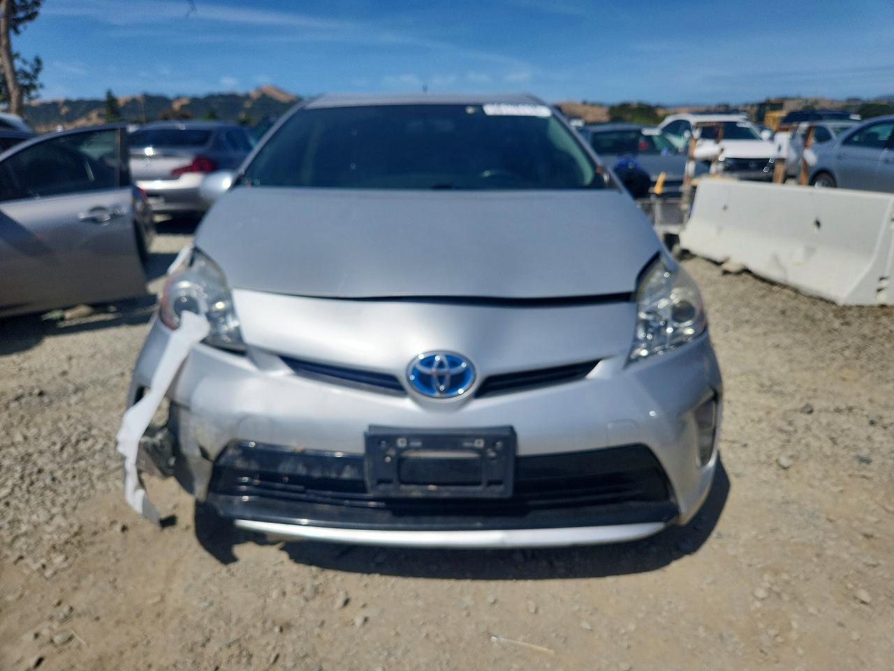2015 Toyota Prius Three Silver vin: JTDKN3DU4F0428946