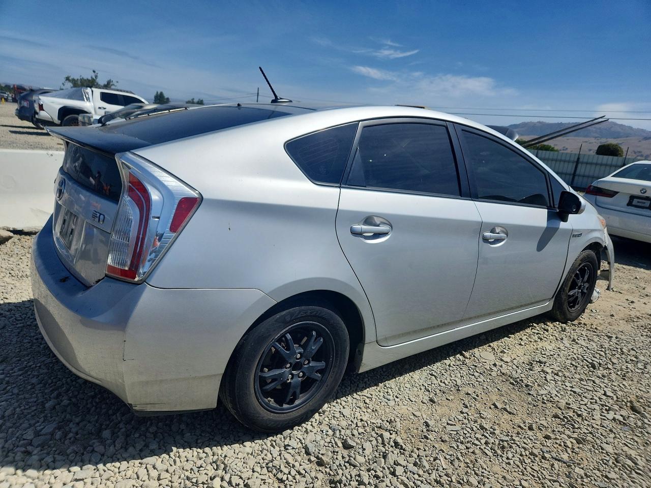 2015 Toyota Prius Three Silver vin: JTDKN3DU4F0428946