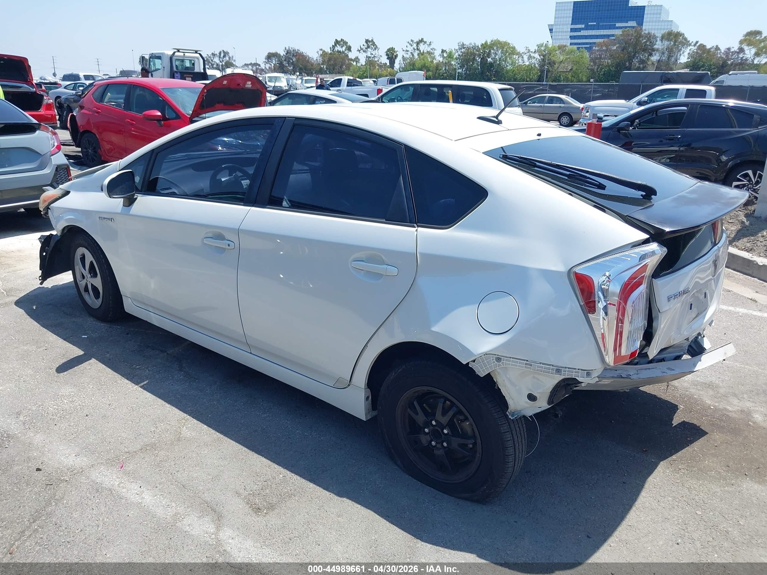 2015 Toyota Prius Three White vin: JTDKN3DU4F0438960