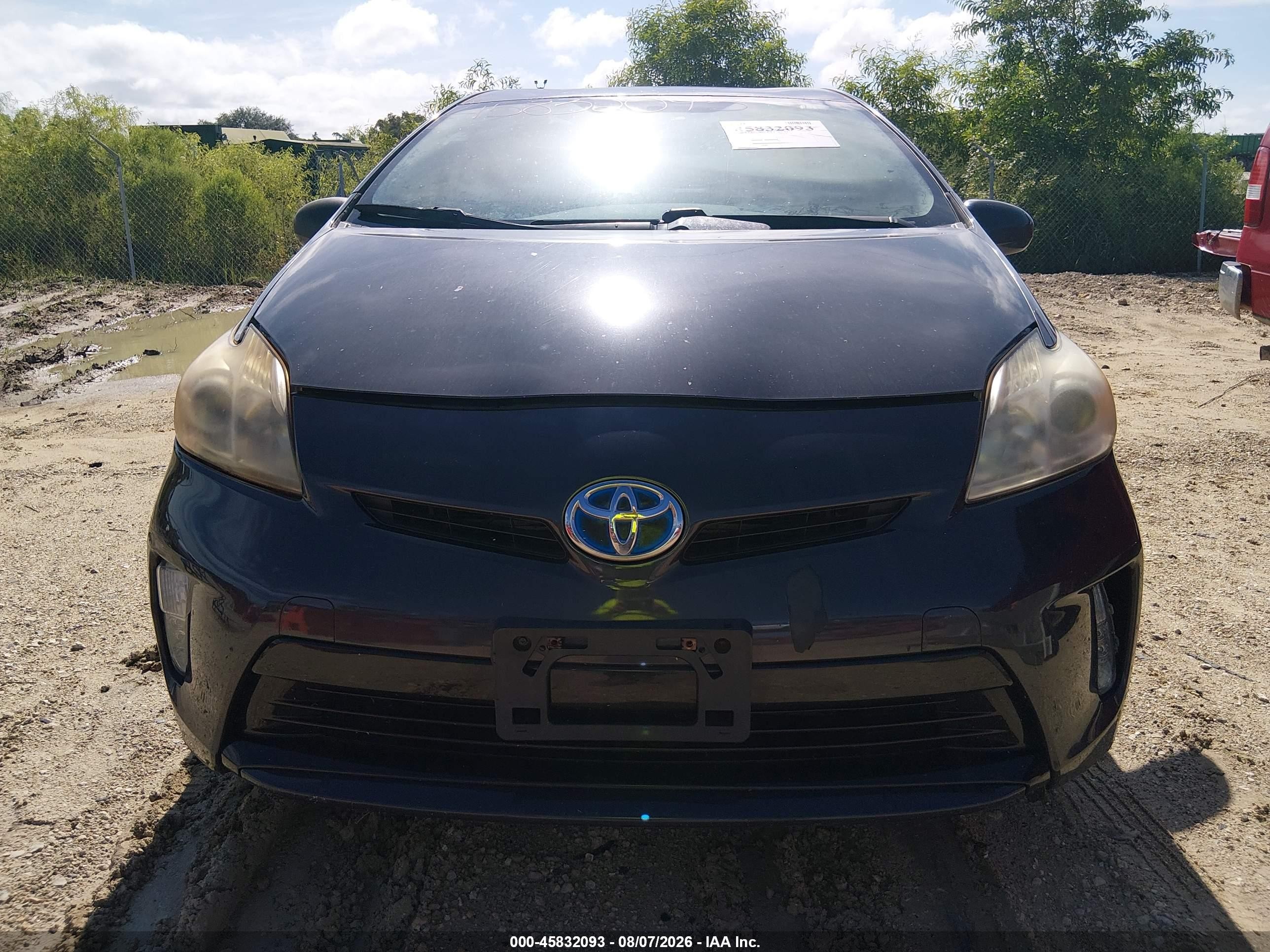 2015 Toyota Prius Two Серый vin: JTDKN3DU4F0463082