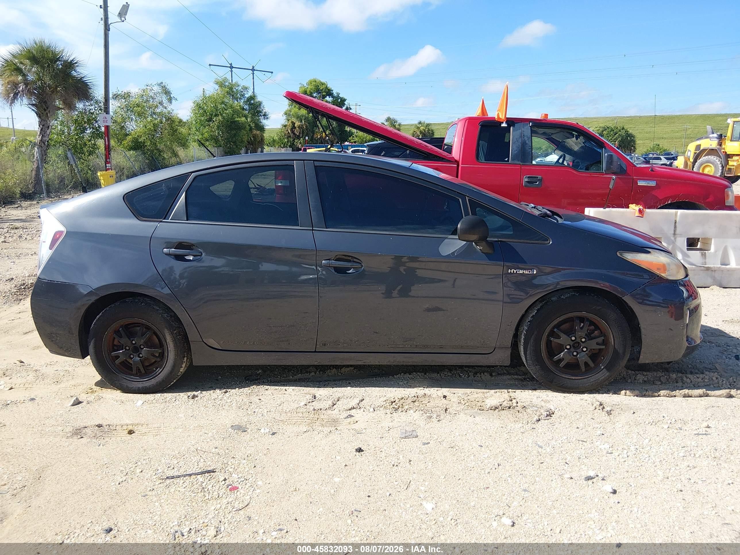 2015 Toyota Prius Two Серый vin: JTDKN3DU4F0463082