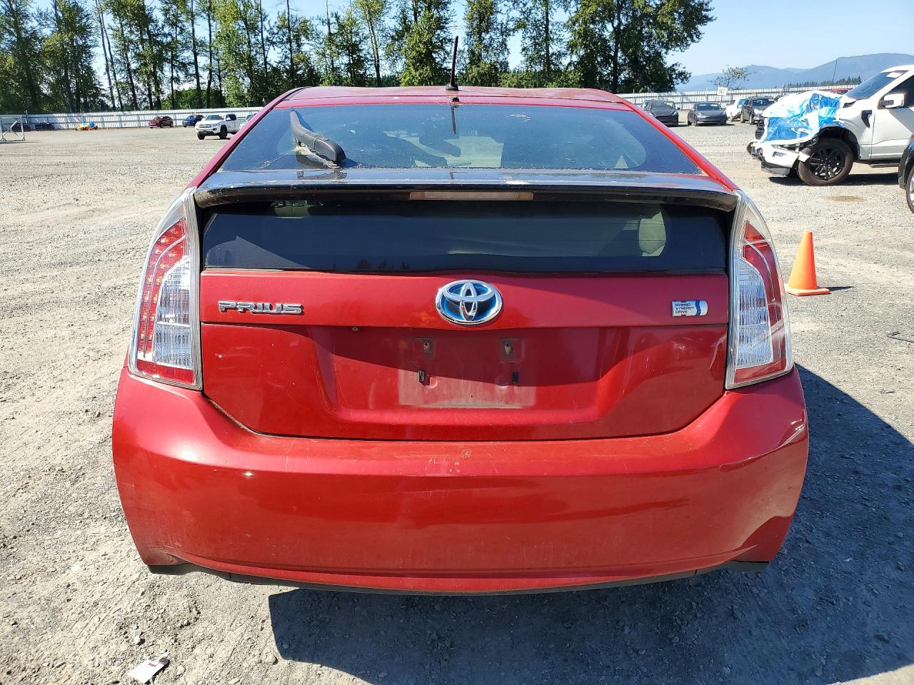 2015 Toyota Prius Two Красный vin: JTDKN3DU4F0472932