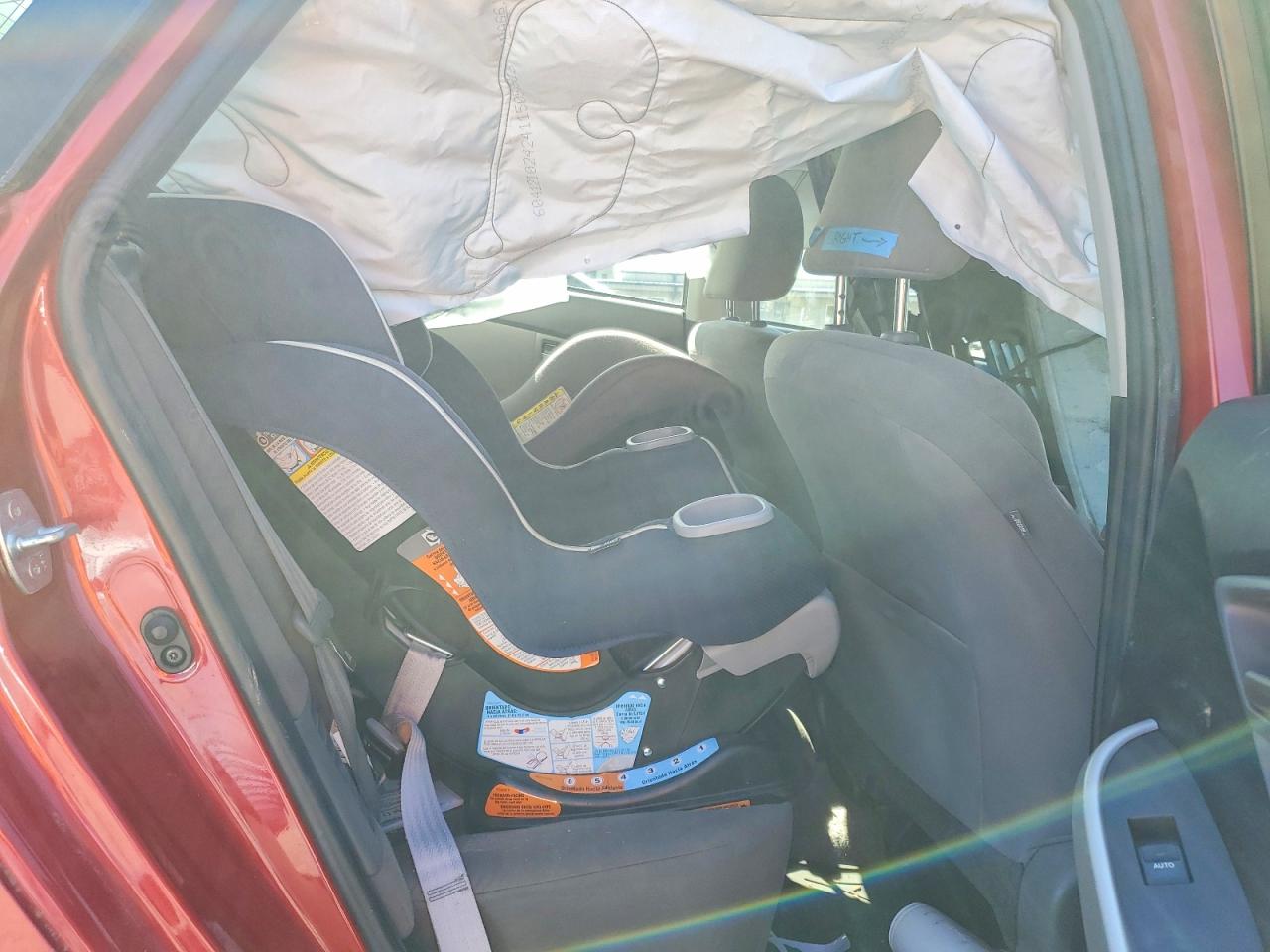 2015 Toyota Prius Two Красный vin: JTDKN3DU4F0472932