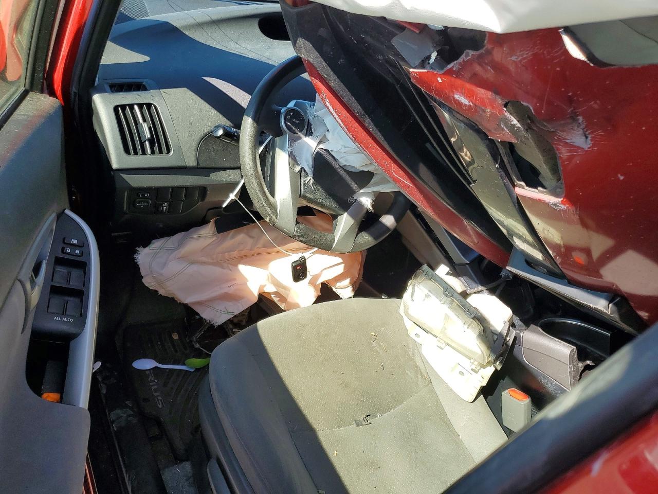 2015 Toyota Prius Two Красный vin: JTDKN3DU4F0472932