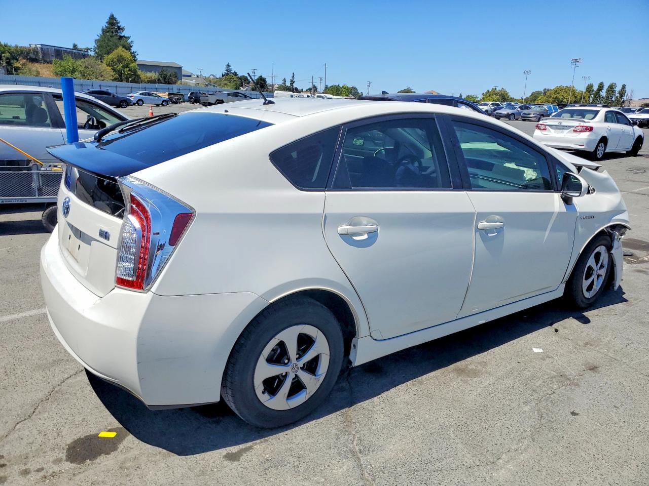 2015 Toyota Prius Two White vin: JTDKN3DU4F0473644