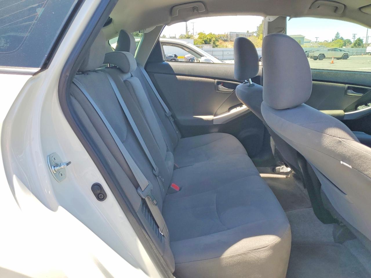 2015 Toyota Prius Two White vin: JTDKN3DU4F0473644