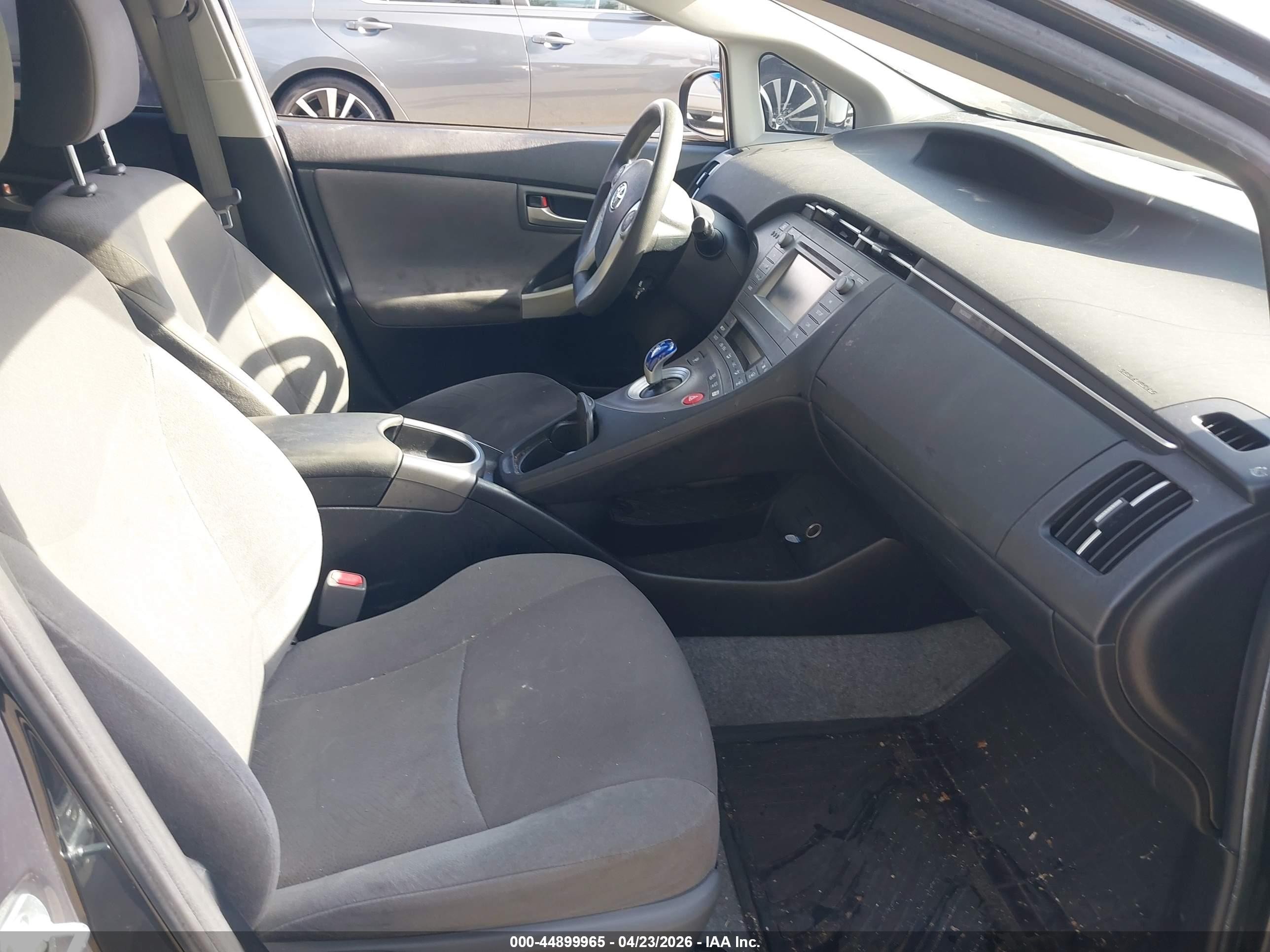 2015 Toyota Prius Two Серый vin: JTDKN3DU4F0478147