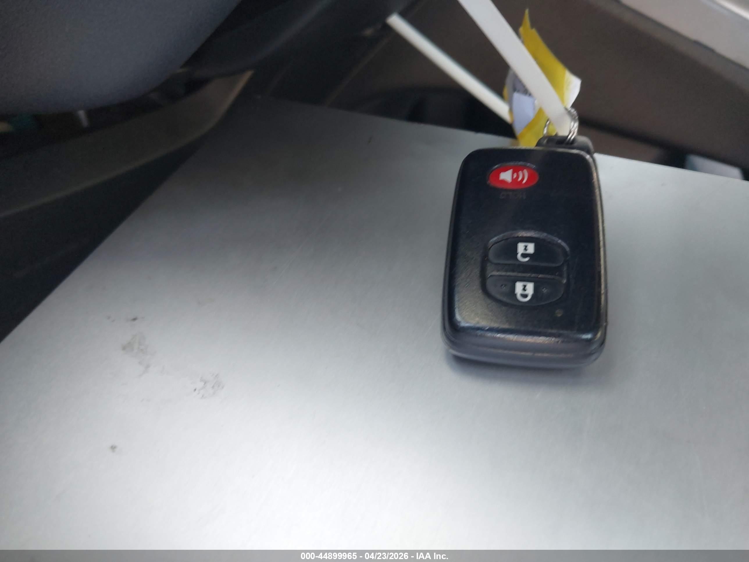 2015 Toyota Prius Two Серый vin: JTDKN3DU4F0478147